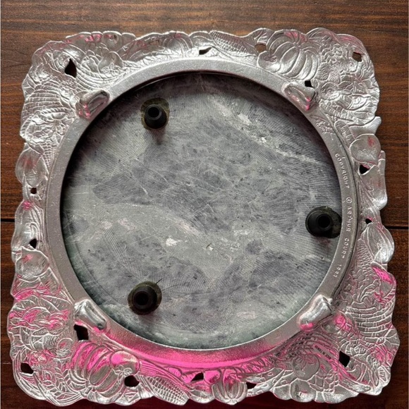 Arthur Court Green
Marble Cheese Tray
10.25" x 10.25" - Picture 2 of 3